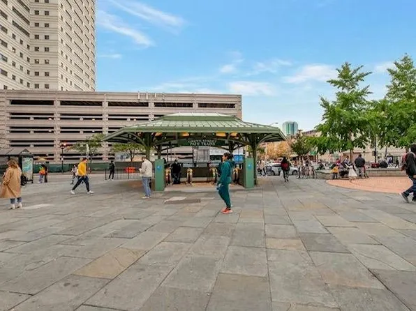 102 Christopher Columbus Drive image 21 of 22