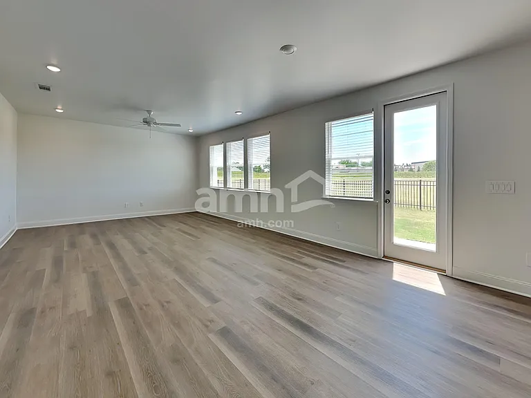 338 Golucke Way — Photo 7