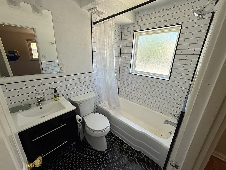 961 16th St #8 — Photo 7