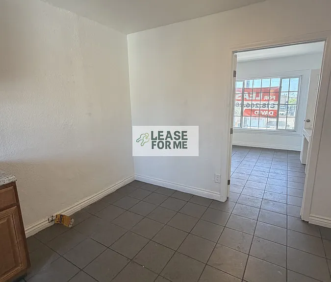 841 W Florence Ave — Photo 14
