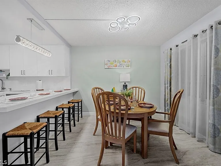 108 SE 47th St #102 — Photo 12
