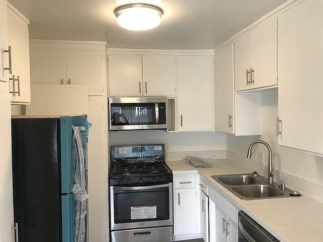 2nd image of 445 S Hudson Ave APT 9