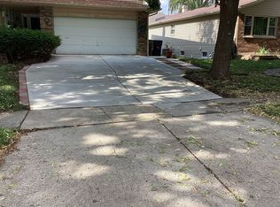 29 Lockman Cir, Elgin, IL 60123