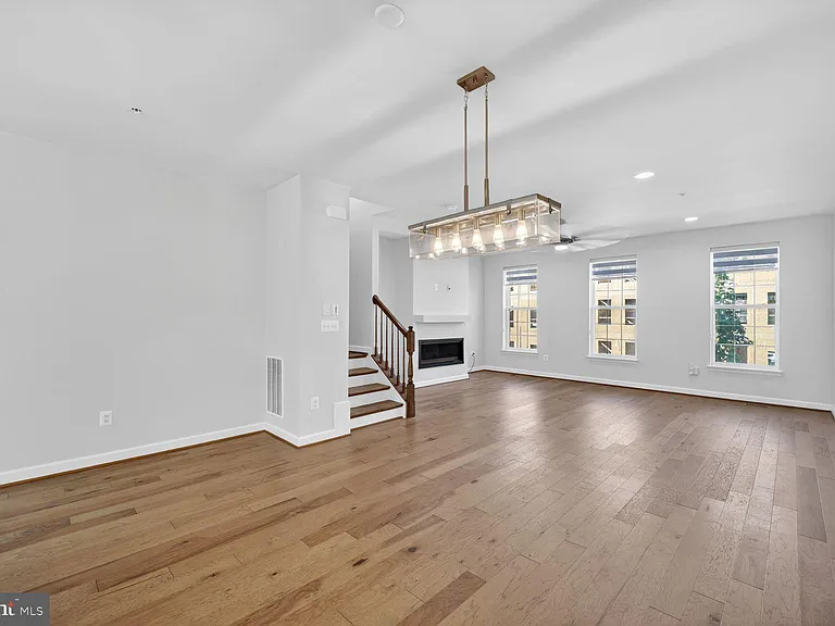 620 Halsey Way — Photo 5