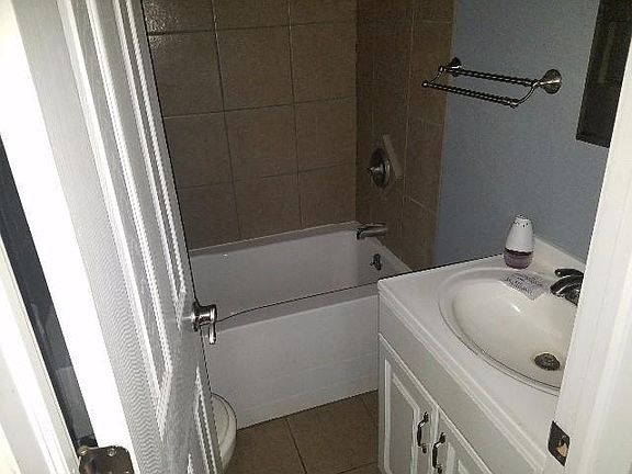 2nd image of 198 Northmoreland Ave