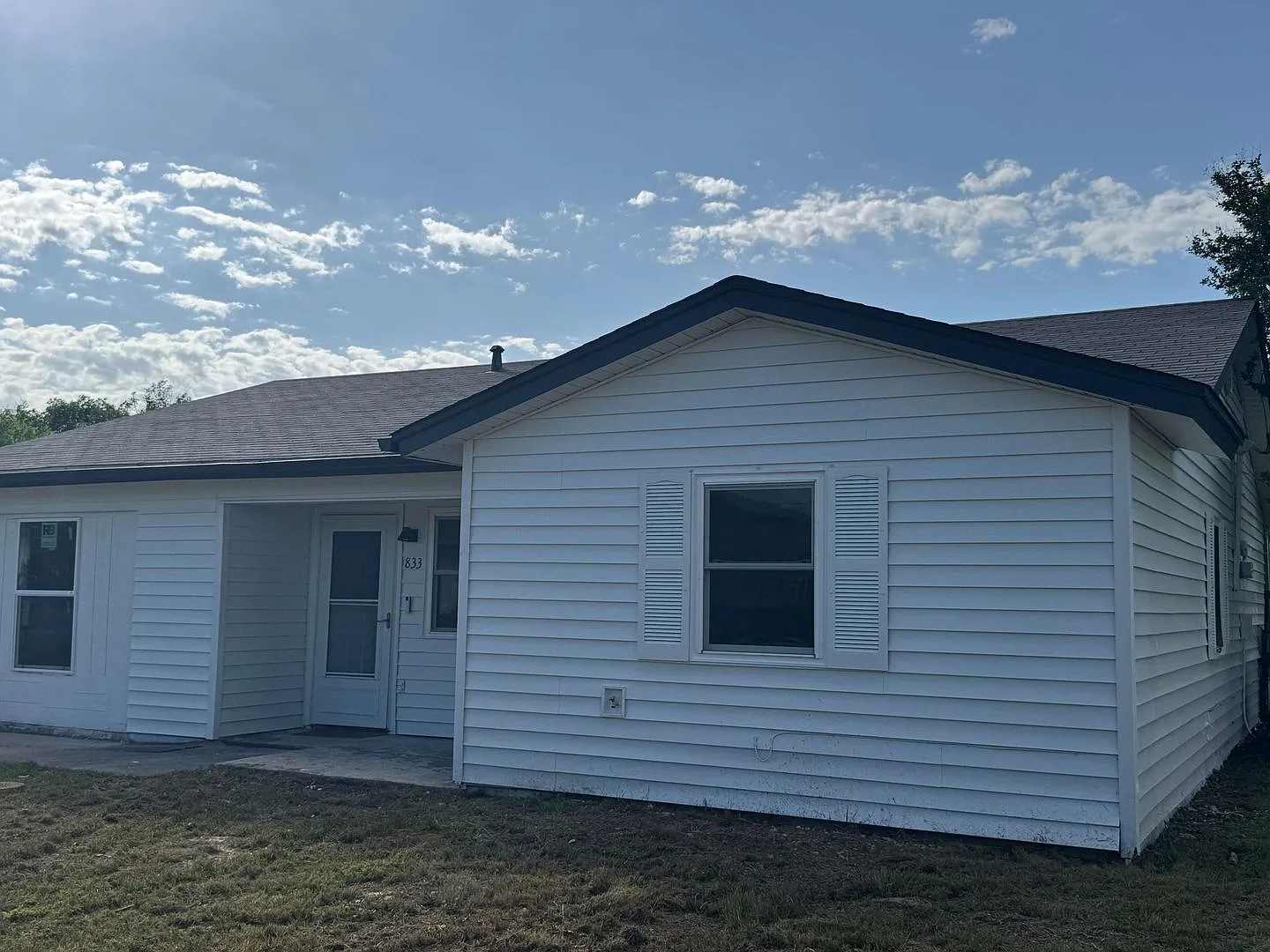 Spacious and recently remodeled 3 bedroom, 2 bathroom home located in a quiet neighborhood in Cop... — Photo 2