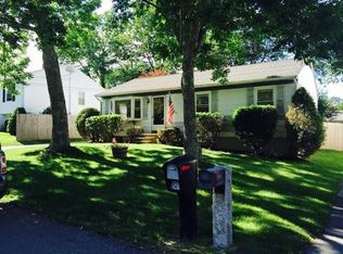 129 Bryant Ln, New Bedford, MA 02740