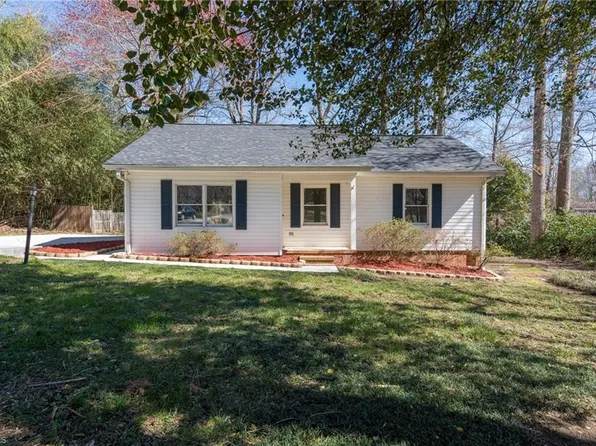 105 Debanne Rd, Mc Leansville, NC 27301