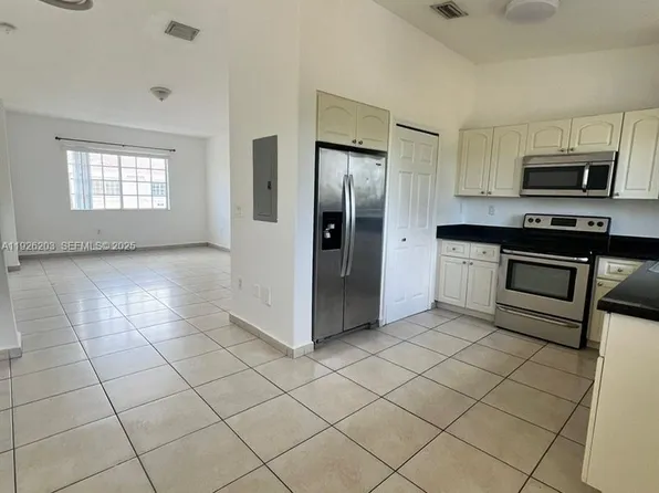 7281 NW 174th Ter APT 204, Hialeah, FL 33015