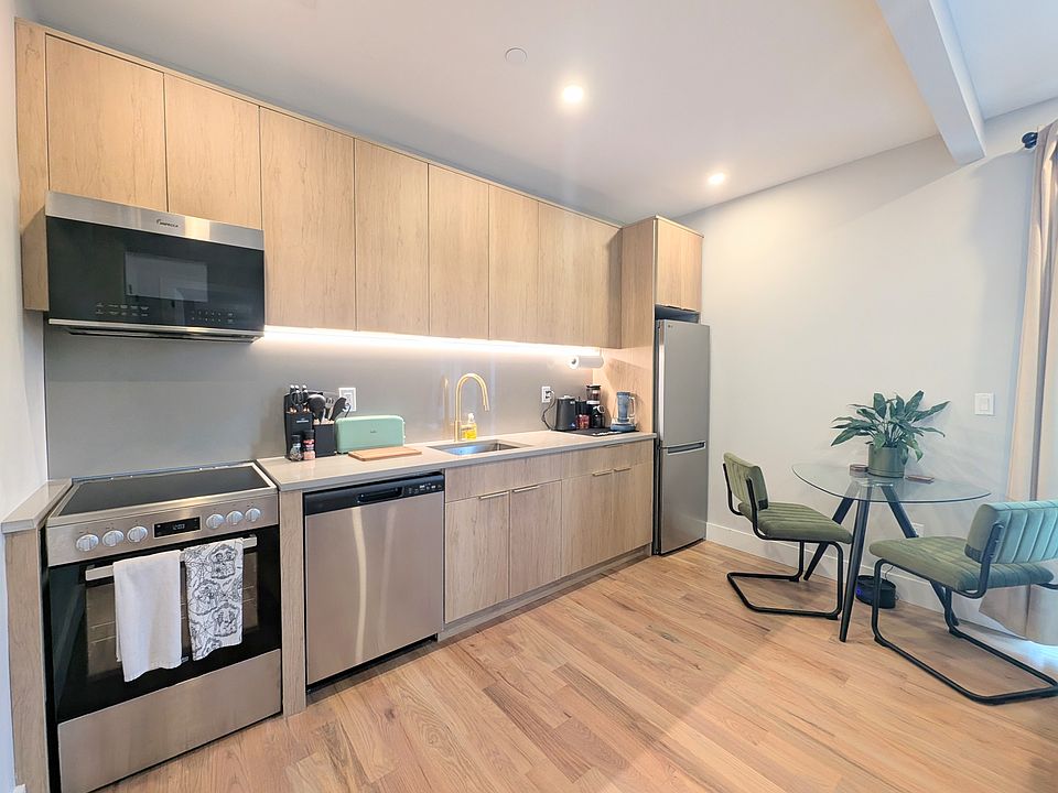 1st image of 31-61 Vernon Blvd #7A