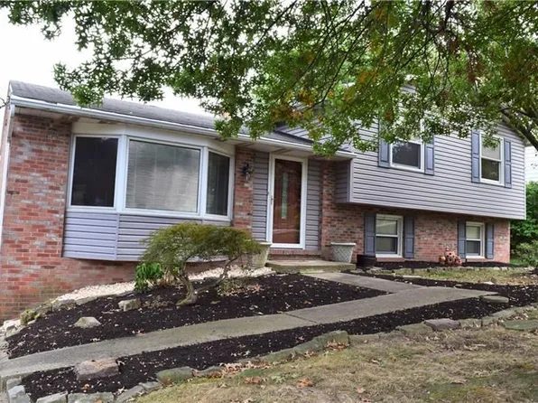 135 W Fairmeadow Dr, Canonsburg, PA 15317