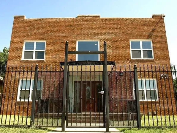 Historical 1 Bedroom Spacious Units!