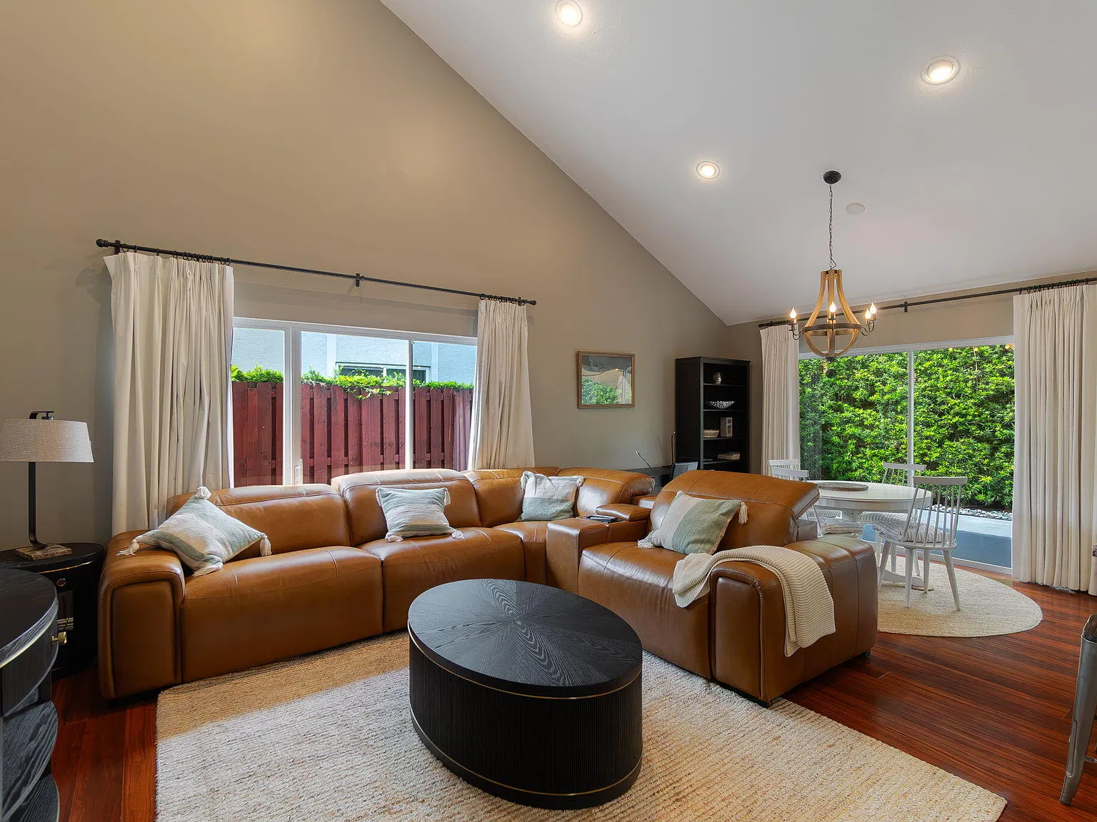3 bed, 2.5 bath, 1419 sqft, $8,000 — Photo 1