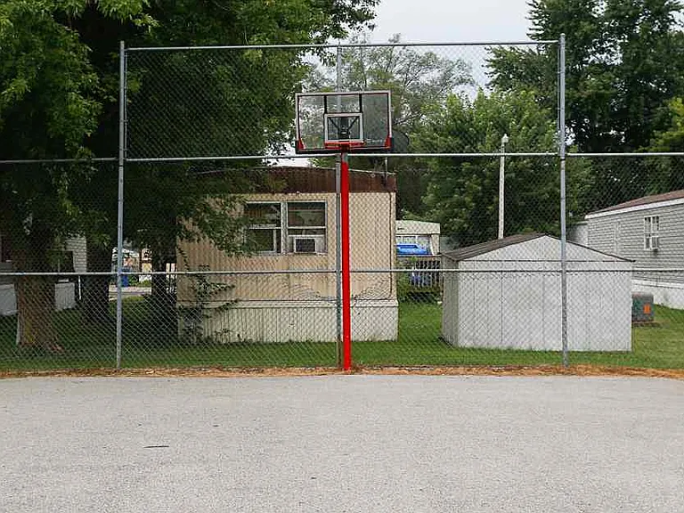 Cloverleaf Village — Photo 2