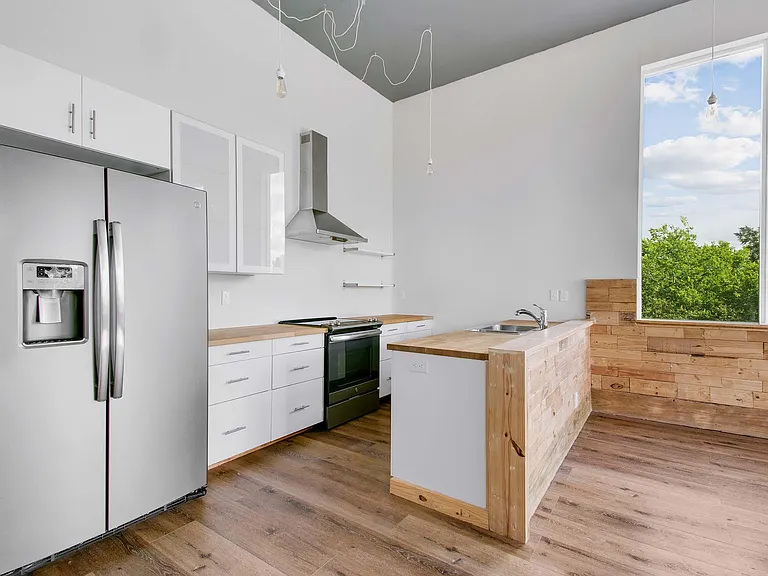 305 N Parker Ave — Photo 9