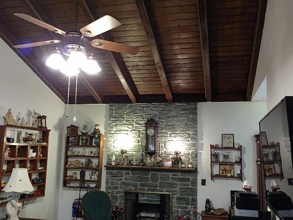 5th image of 4715 Pine Lake Dr