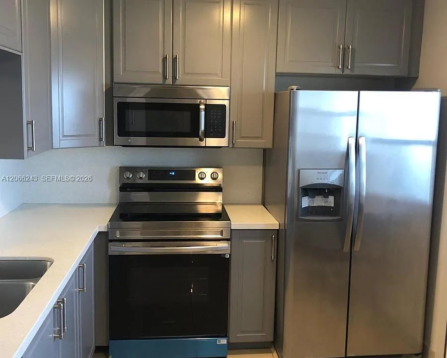 319 NE 14th Ave #707