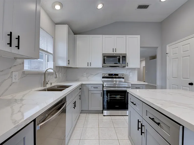 9026 Eaglecove Dr — Photo 14