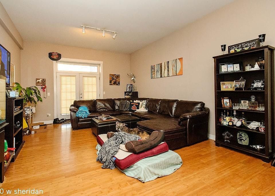 2nd image of 930 W Sheridan Rd #1022