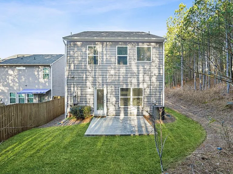 702 Barberry Dr — Photo 32