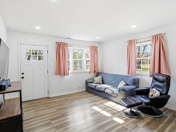 5th image of 2032 W 63rd St