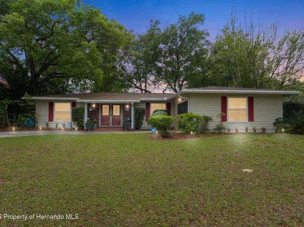 9066 N Golfview Dr, Citrus Springs, FL 34434