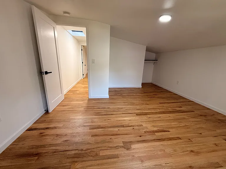 73-77 W Thames St #73 — Photo 8