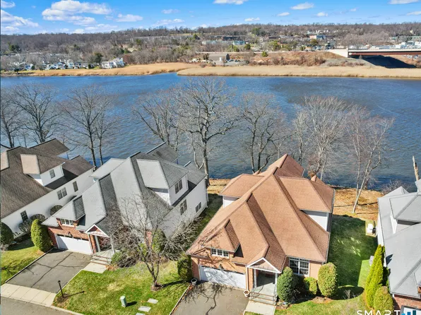 55 Spice Bush Lane #55, Milford, CT 06461