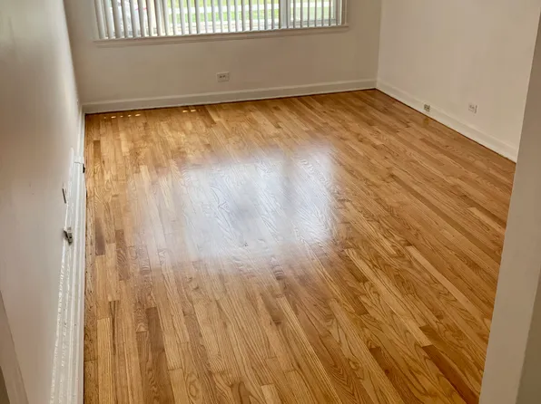 2524 W Farragut Ave APT 2E, Chicago, IL 60625