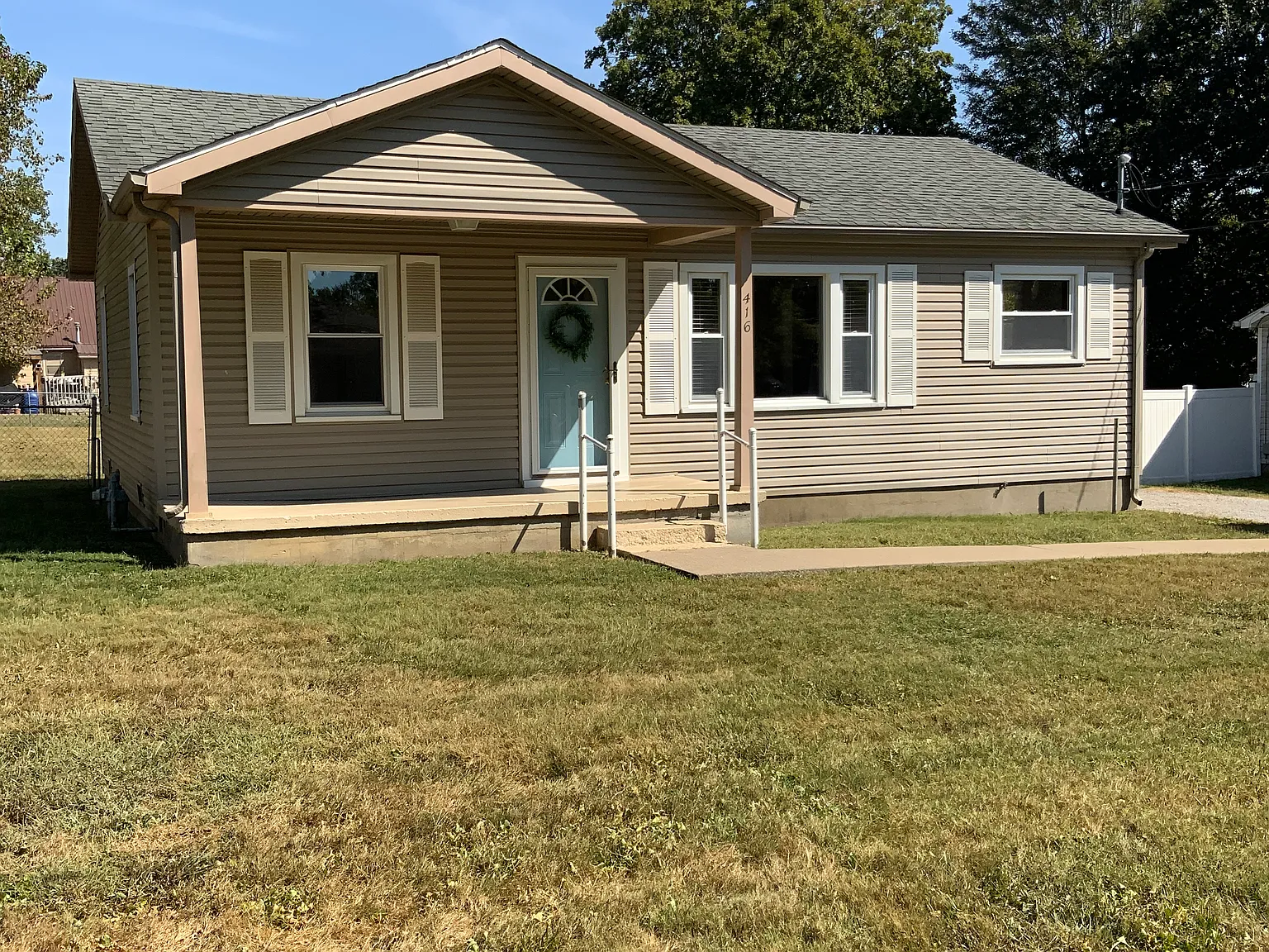 416 Henderson Dr — Photo 1