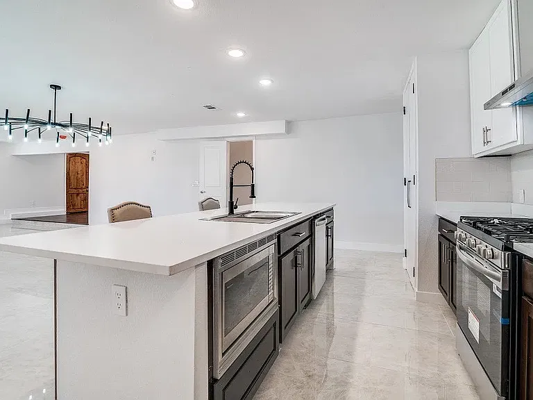 610 E Tyler St — Photo 7