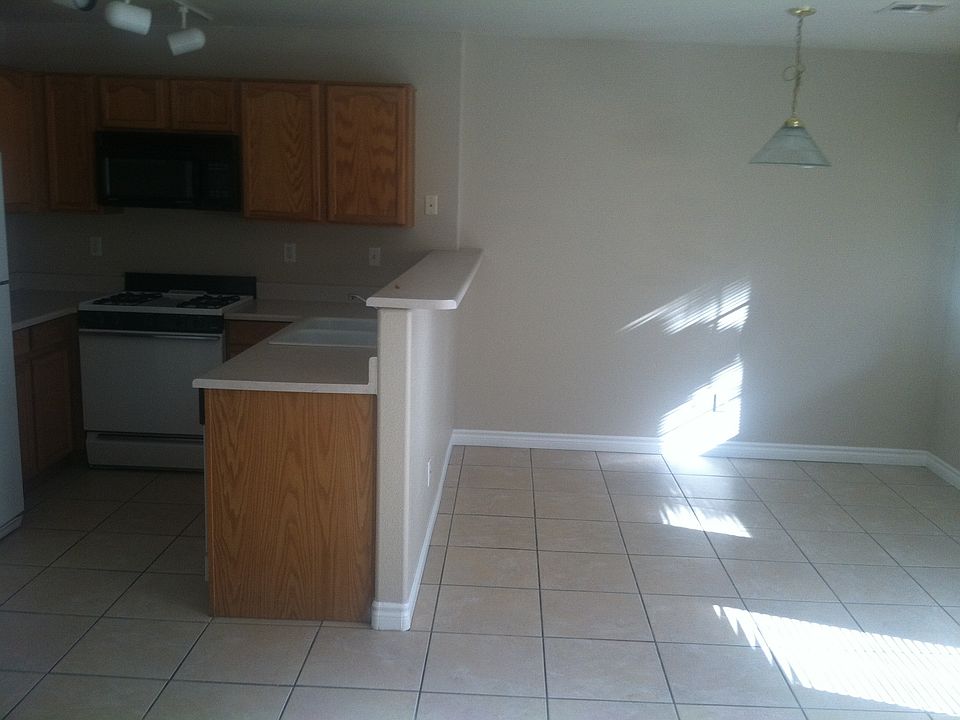 2nd image of 2521 Sierra Luna Ave Unit 101
