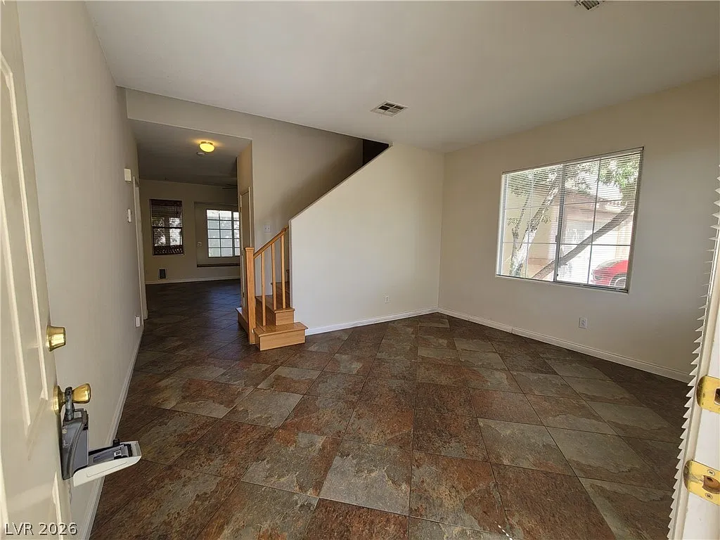 3 bed, 2.5 bath, 1901 sqft, $1,900 — Photo 2