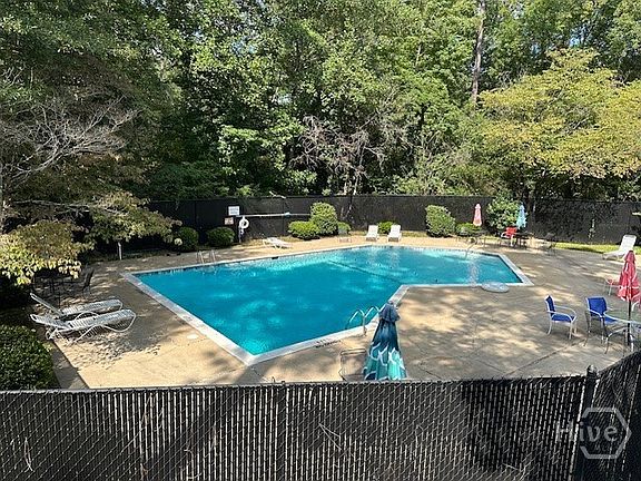 2nd image of 156 Fernbanks Court