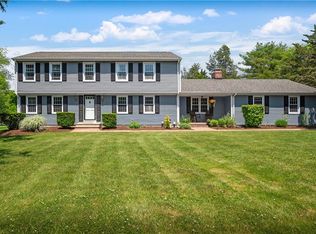 40 Candlewood Dr, North Kingstown, RI 02852