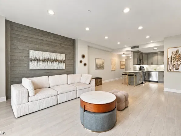 206 Shearwater Ct Unit 51 BLDG 206 #51, Jersey City, NJ 07305