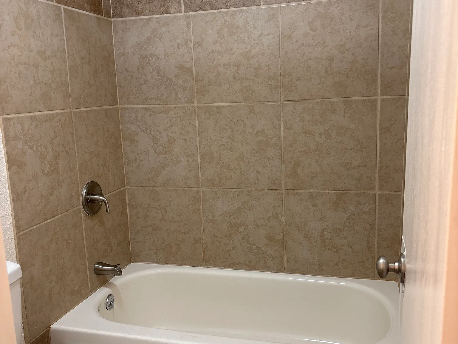 3 bed, $1,295 — Photo 1