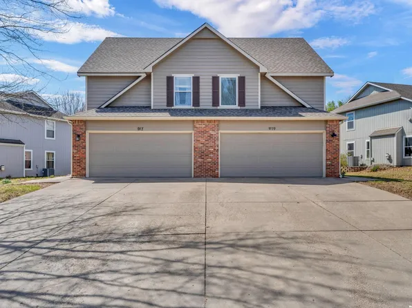 919 N Field Stone Dr, Lawrence, KS 66049