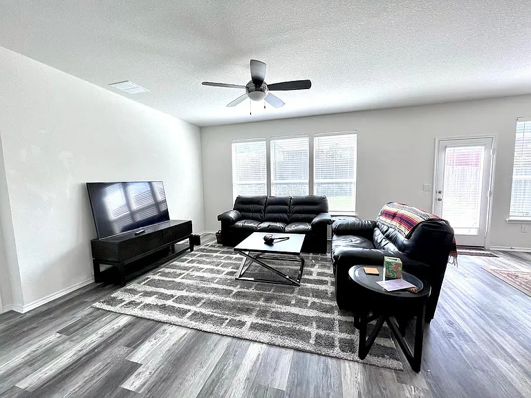 7900 Crystalbrook W — Photo 21