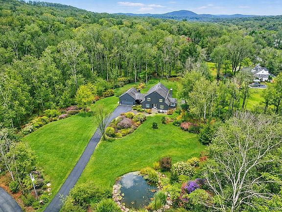 3rd image of 16 Oxford Springs Road