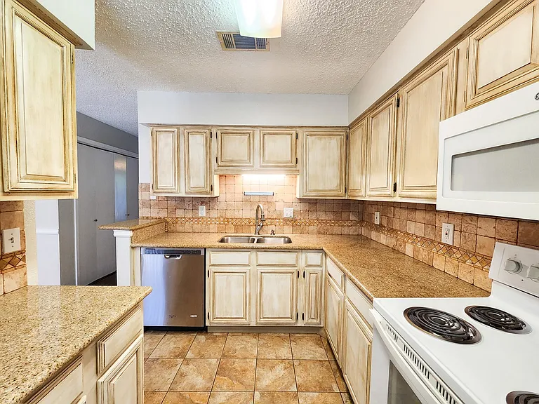 17742 Kings Park Ln — Photo 9
