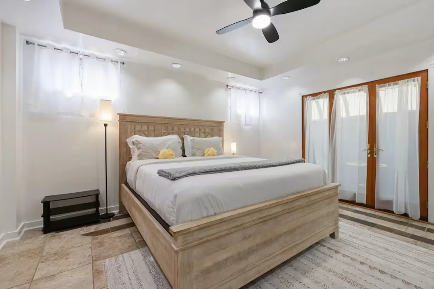 2 bed, 900 sqft, $2,575 — Photo 3
