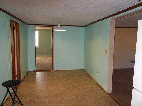 3rd image of 723 Laurel Rd