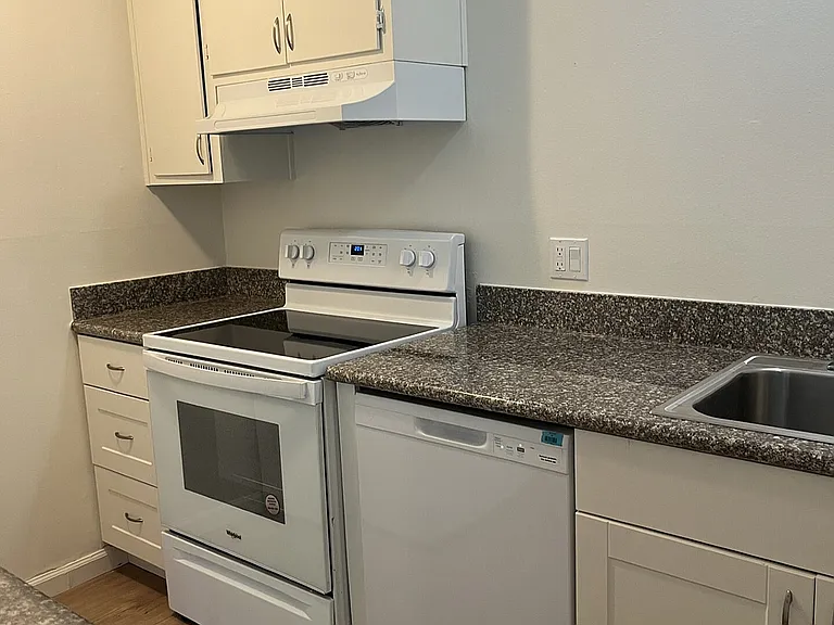 Lincoln - Kitchen 1