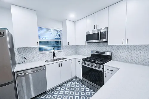 3300 Tom Green St #6 Photo 1