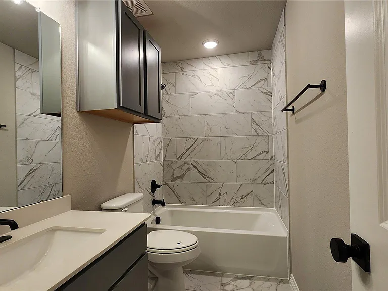 8009 Scanlan Trl — Photo 18