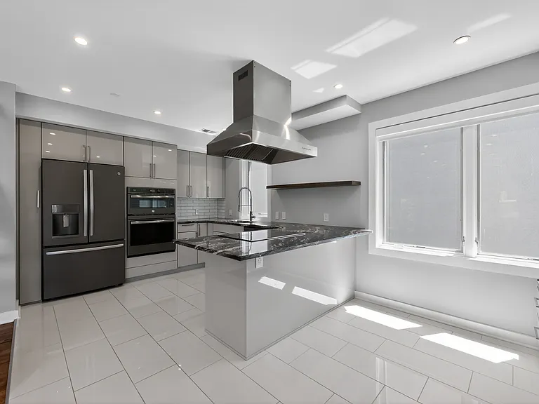 869 Corinthian Ave #1 — Photo 4
