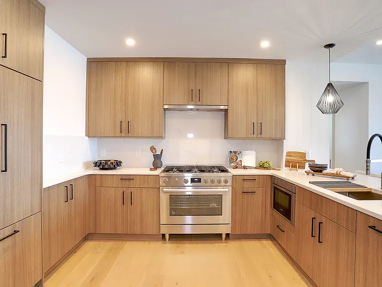 931 Madison St #405 — Photo 2