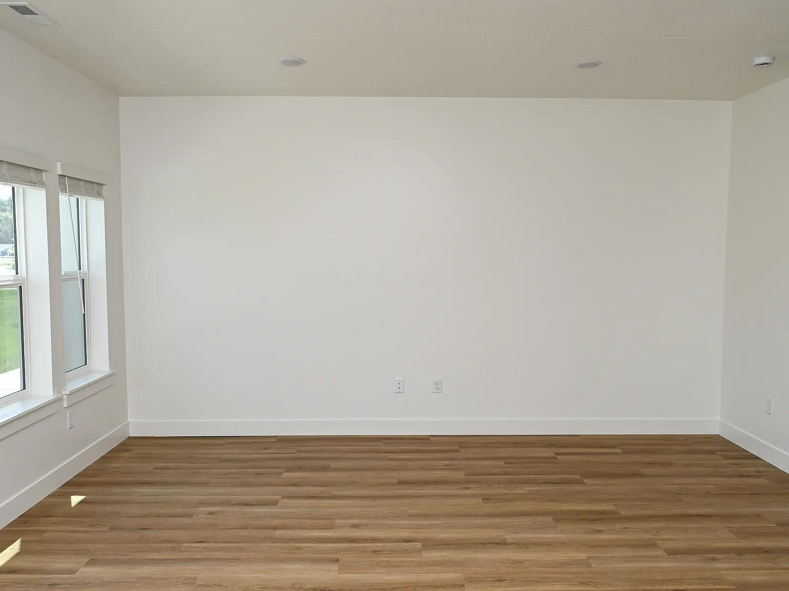 3 bed, 2.5 bath, 1524 sqft, $1,700 — Photo 3