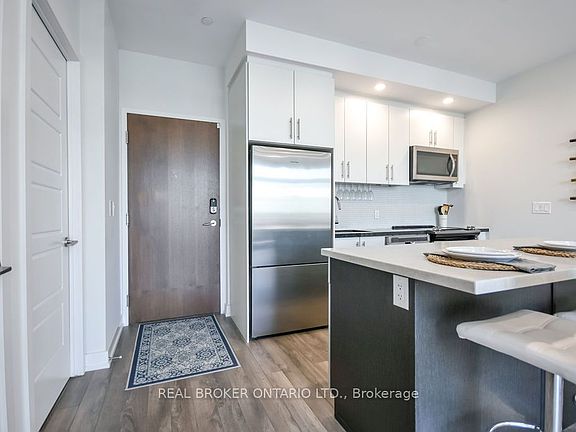 2nd image of 333 Sea Ray Ave